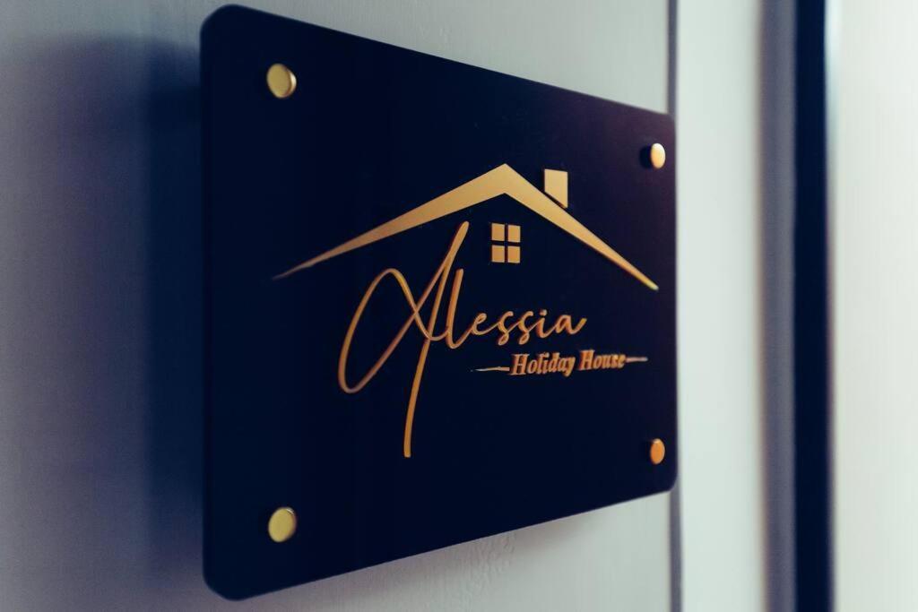 Alessia Holiday House 90Mq Salerno Centro Екстериор снимка