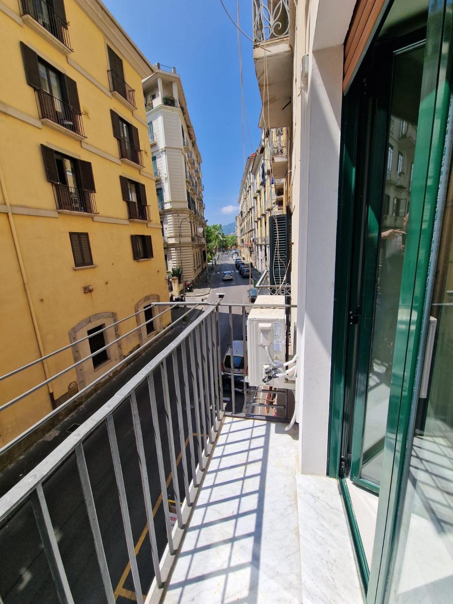 Alessia Holiday House 90Mq Salerno Centro Екстериор снимка